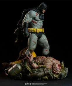 Batman: The Dark Knight Returns Sixth Scale Diorama By Iron Studios
