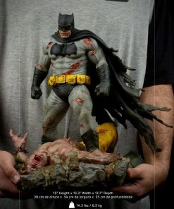 Batman: The Dark Knight Returns Sixth Scale Diorama By Iron Studios