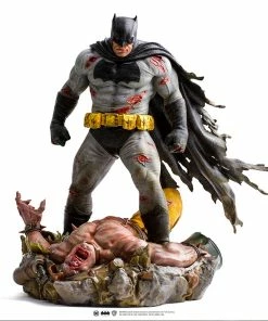 Batman: The Dark Knight Returns Sixth Scale Diorama By Iron Studios