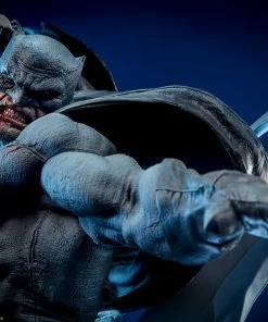 Batman: The Dark Knight Returns Premium Format™ Figure By Sideshow Collectibles