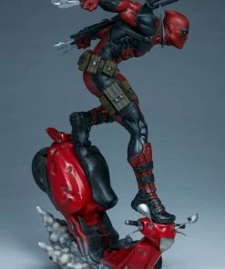 Deadpool Premium Format™ Figure By Sideshow Collectibles