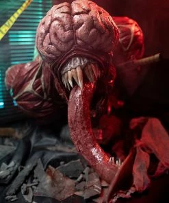 Licker Life-Size Bust By PureArts Resident Evil 2 LIFE SIZED STATUES PROPS
