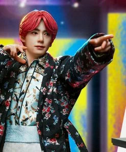 V Deluxe Statue By Sideshow Collectibles BTS Idol Collection